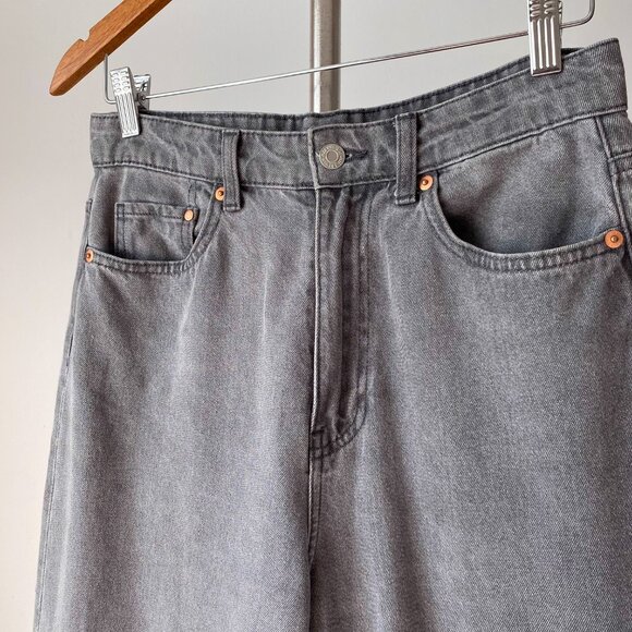 ❄️ Modern Light Gray Ultra High-Waist Minimalist Ankle Mom Jeans - Picture 3 of 7
